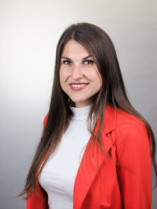 Bewerbungsfoto Donauwörth – Rebecca im roten Blazer, professionelles Portrait