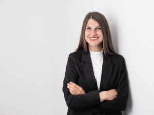 Seriöses Bewerbungsfoto Donauwörth im Querformat – Rebecca mit schwarzem Blazer