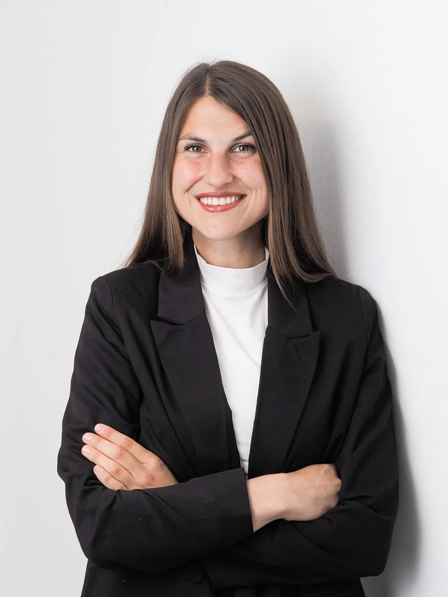 Bewerbungsfoto mit schwarzem Blazer – seriöse und professionelle Ausstrahlung im Fotostudio Donauwörth
